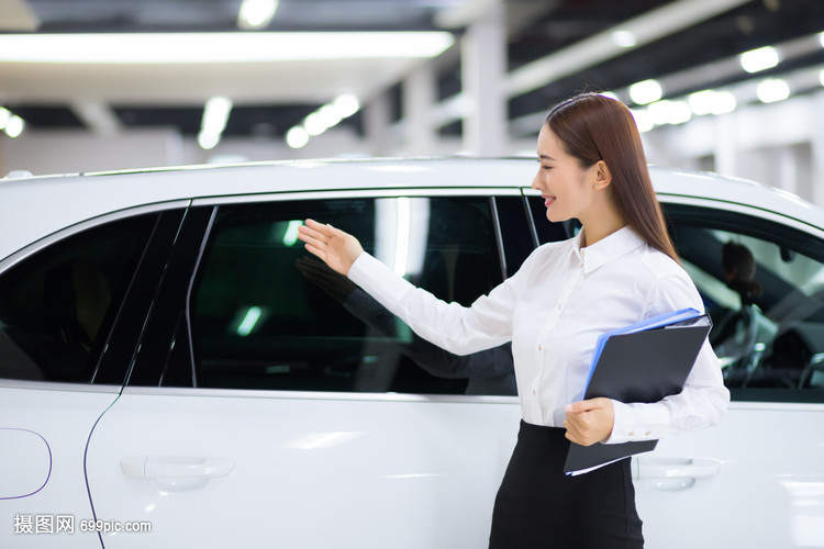 汽車(chē)銷(xiāo)售商務(wù)女性 挑戰(zhàn)與機(jī)遇并存